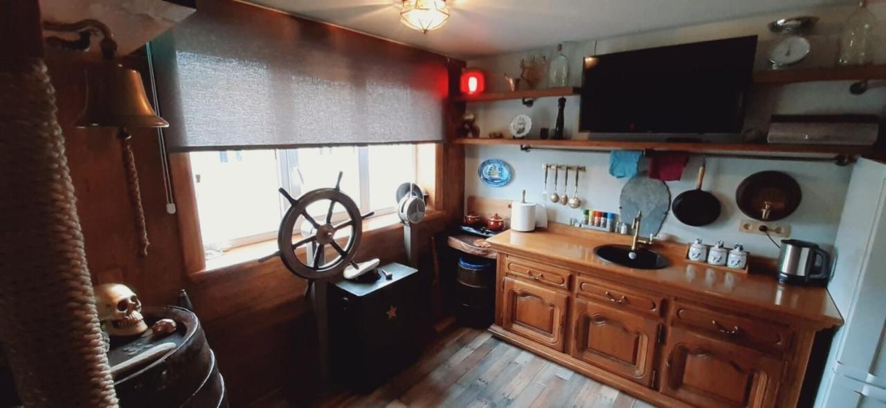 Yacht Club Apartment Liepaja Bagian luar foto